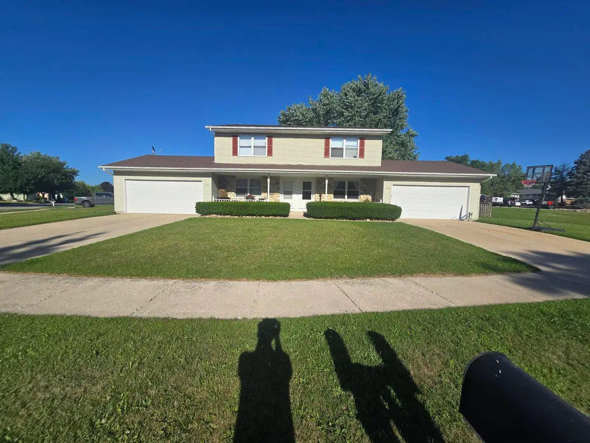 1547 Briarwood Ln, Hartford, WI 53027 - #1