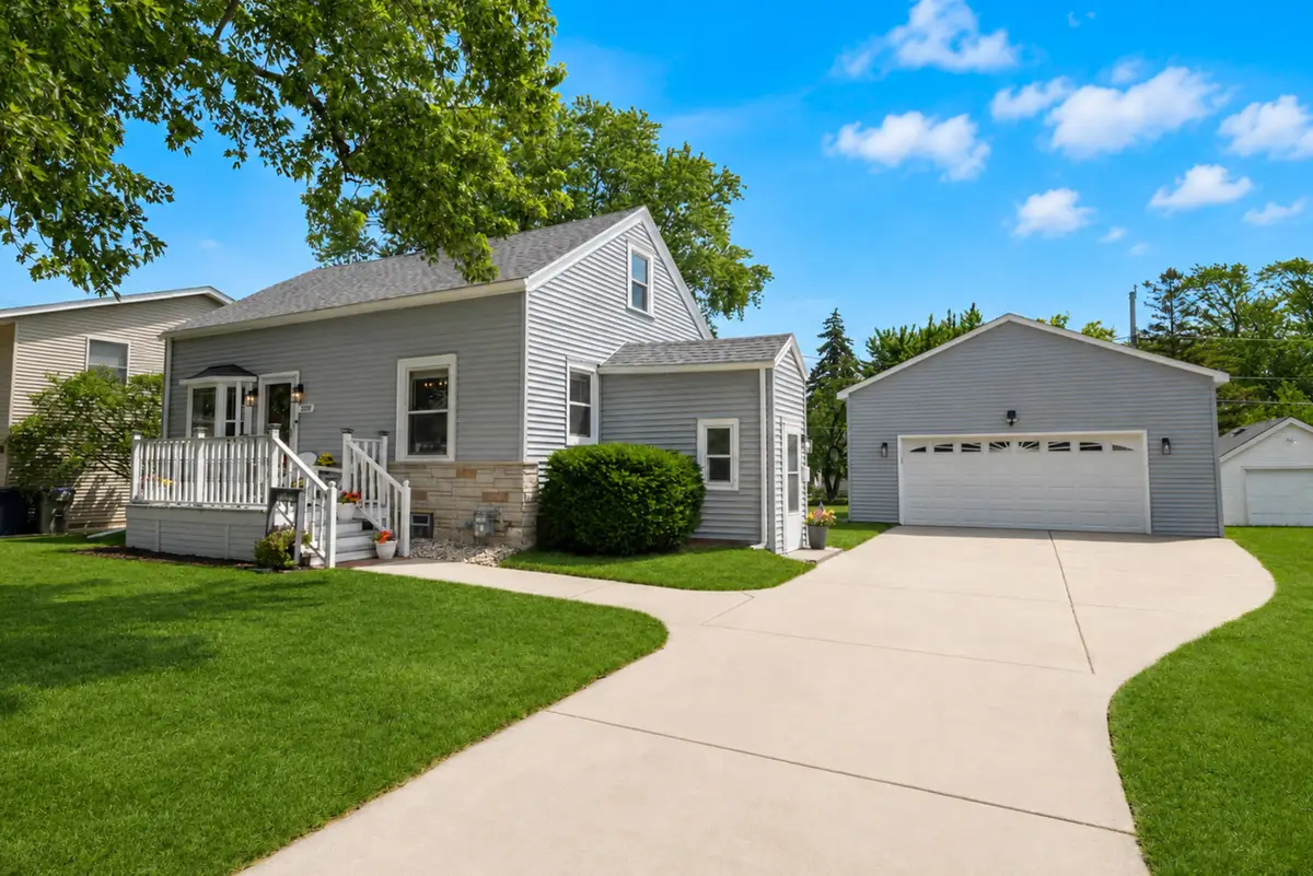3526 S 83rd St, Milwaukee, WI 53220 - #1