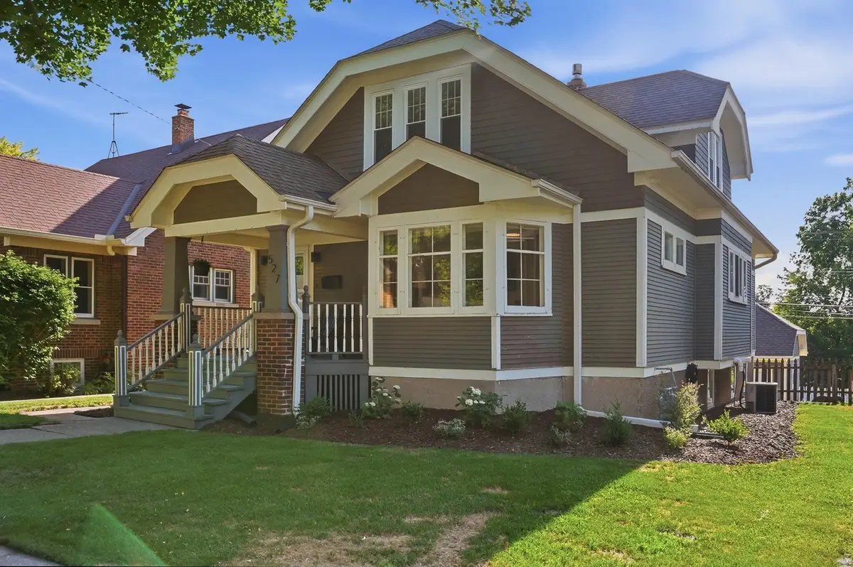 527 S 7th Ave, West Bend, WI 53095 - #1