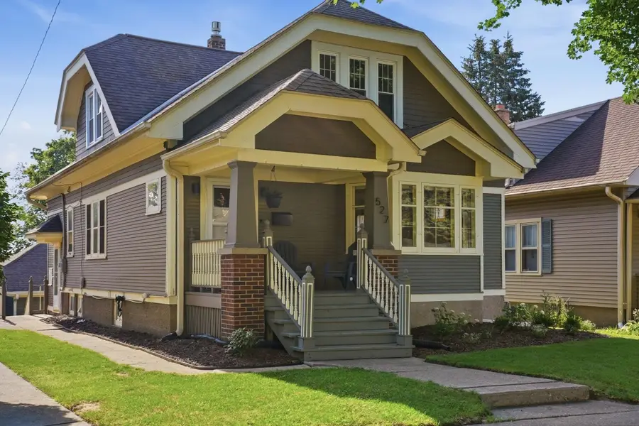 527 S 7th Ave, West Bend, WI 53095 - #3