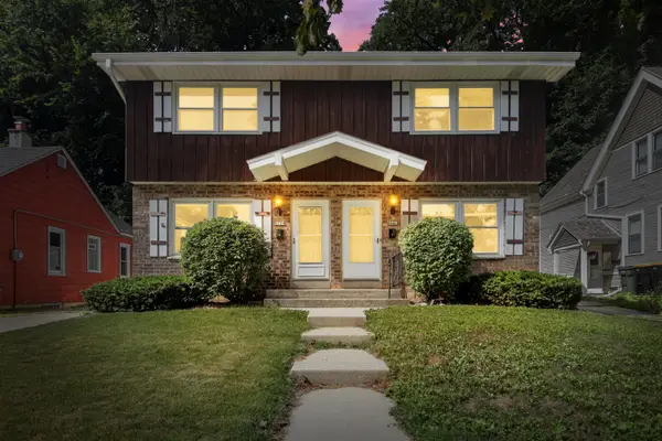 6639 Hillside Ln, Wauwatosa, WI 53213