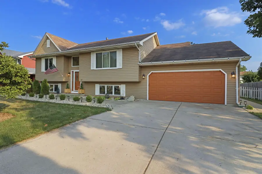 2117 Newberry Ln, Caledonia, WI 53402 - #2