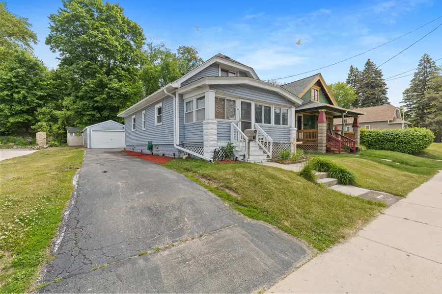 1017 N Chicago Ave, South Milwaukee, WI 53172 - #2
