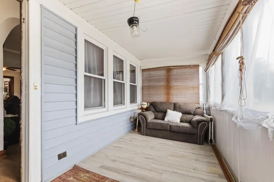 1017 N Chicago Ave, South Milwaukee, WI 53172 - #3