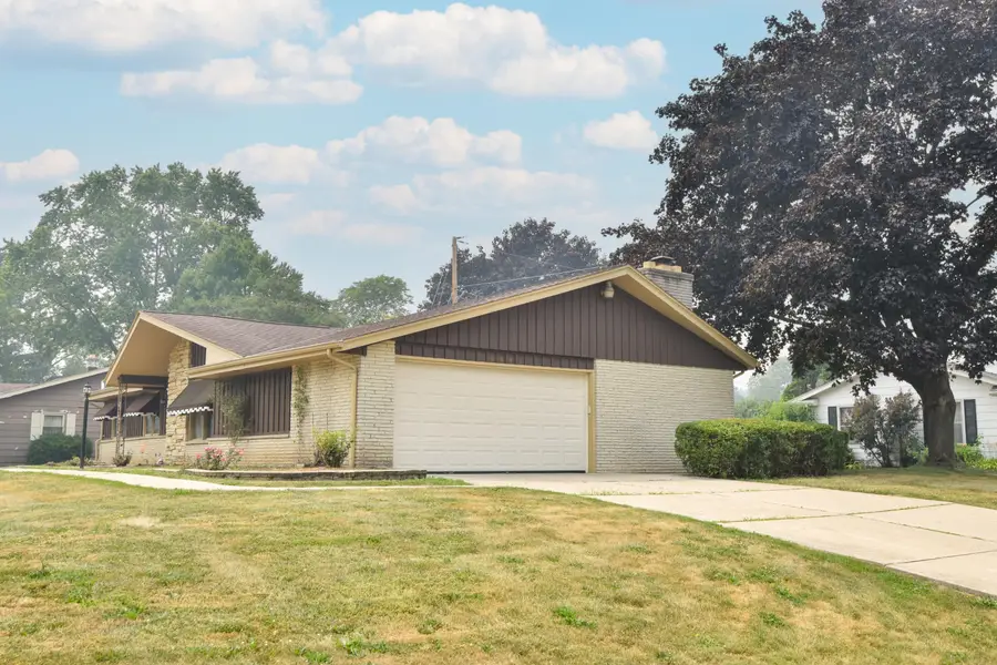 6843 N Park Manor Dr, Milwaukee, WI 53224 - #3