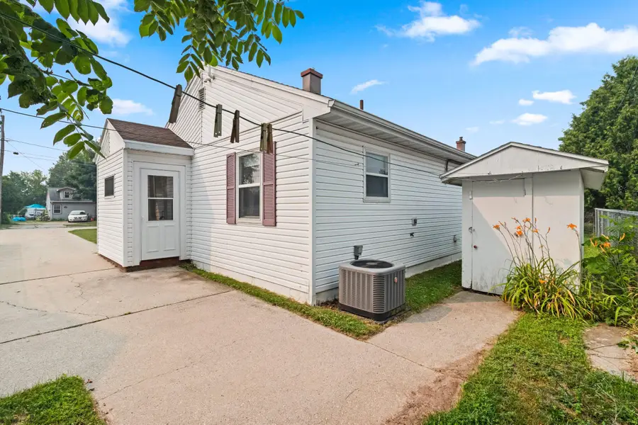3316 Kete St, Manitowoc, WI 54220 - #2