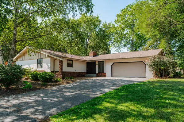 15685 Brojan Dr, Brookfield, WI 53122