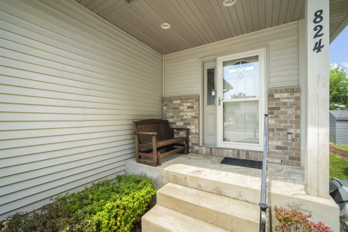 824 Columbia Ave, South Milwaukee, WI 53172 - #1