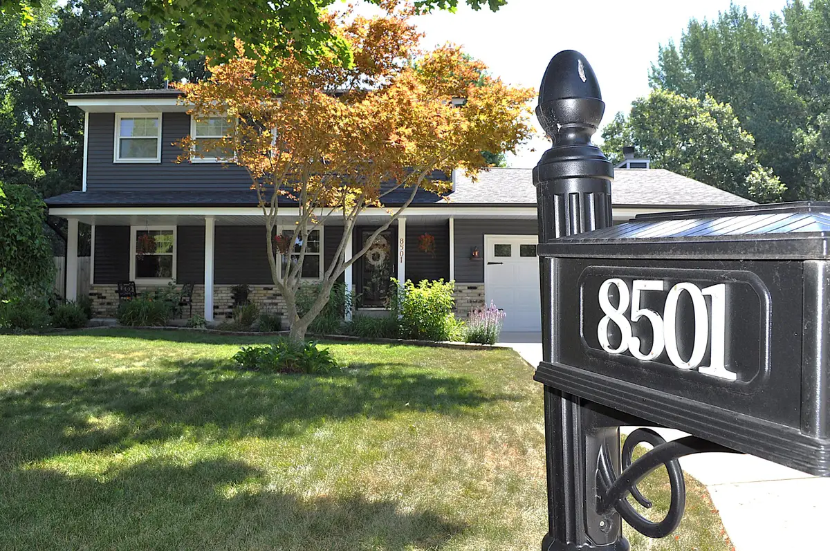 8501 W Cascade Oaks Ct, Franklin, WI 53132 - #1