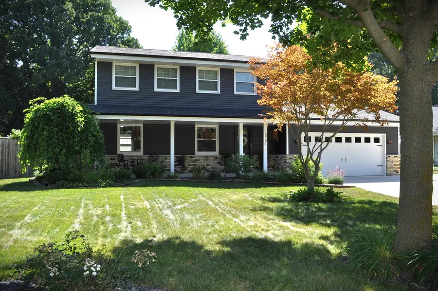 8501 W Cascade Oaks Ct, Franklin, WI 53132 - #2
