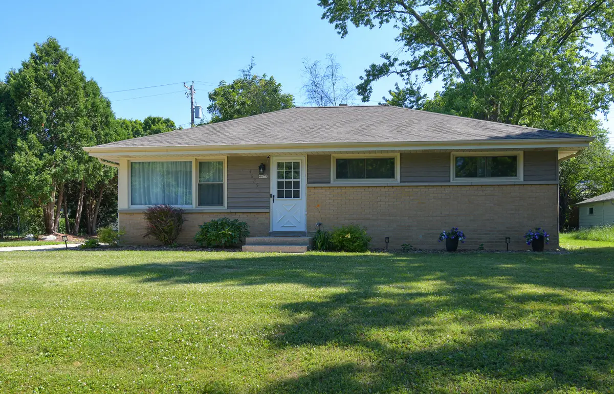 4625 W Parkland Ave, Brown Deer, WI 53223 - #1