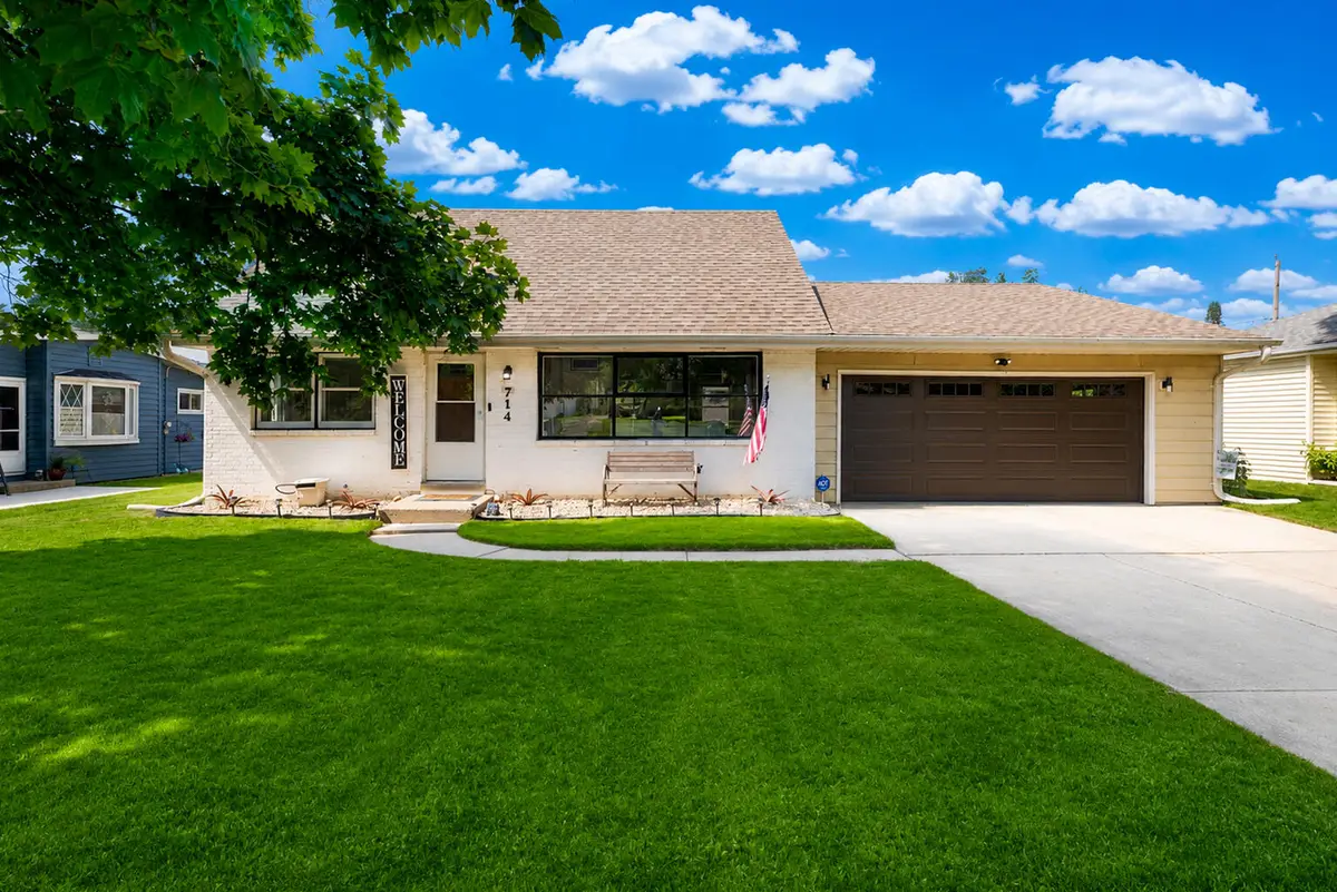 714 Edgewood Ave, South Milwaukee, WI 53172 - #1