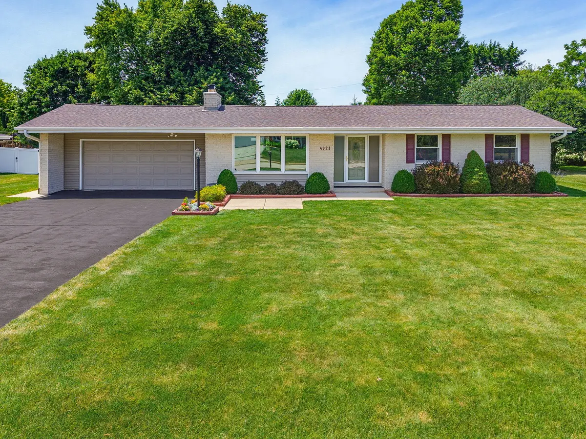 4921 S 123rd St, Greenfield, WI 53228 - #1