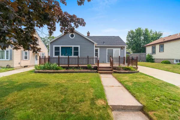 825 Summit St, Manitowoc, WI 54220