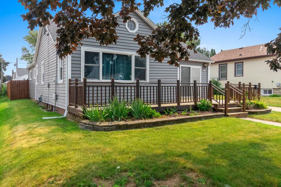 825 Summit St, Manitowoc, WI 54220 - #3