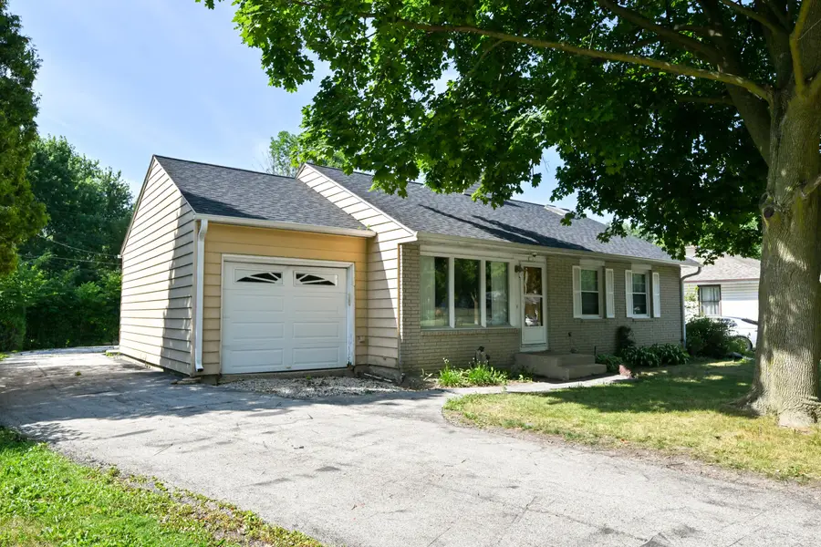 3301 W Parnell Ave, Milwaukee, WI 53221 - #2