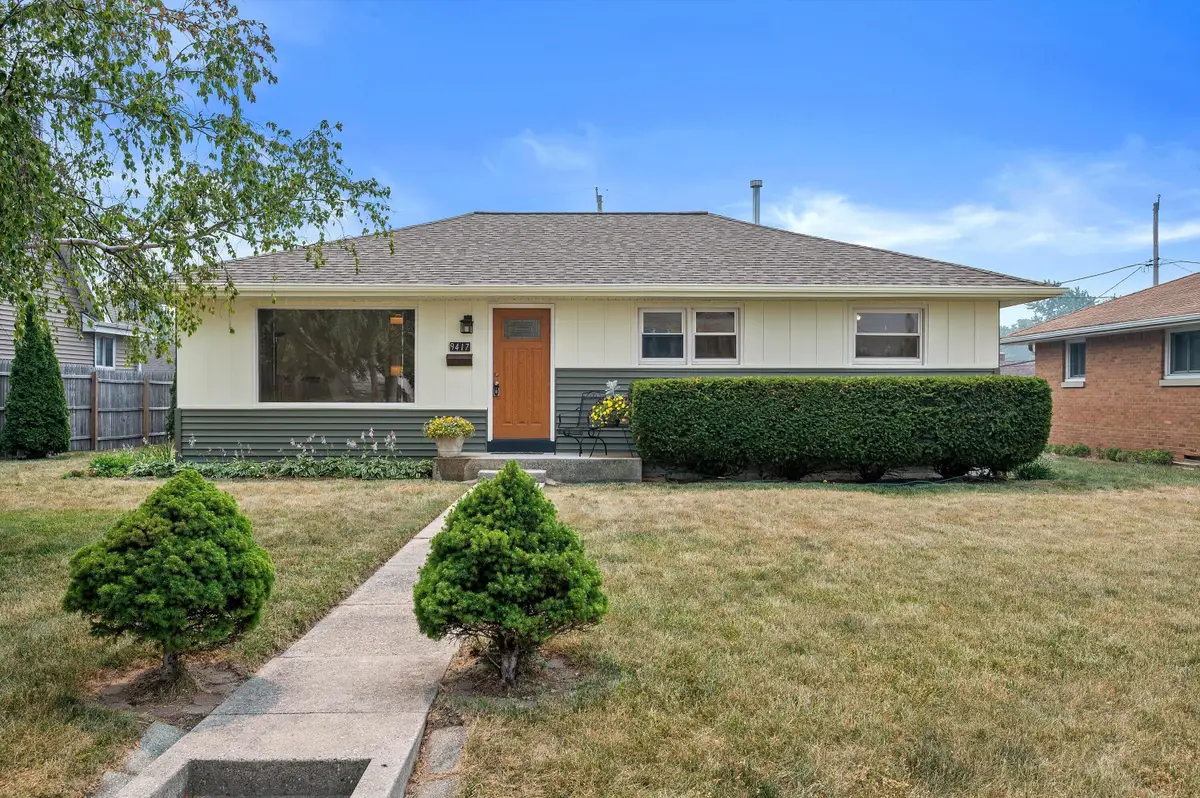 9417 W Schlinger Ave, West Allis, WI 53214 - #1
