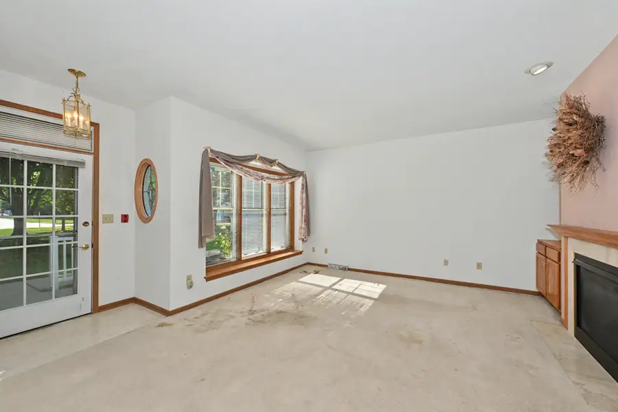 6235 S Creekside Dr, Cudahy, WI 53110 - #3