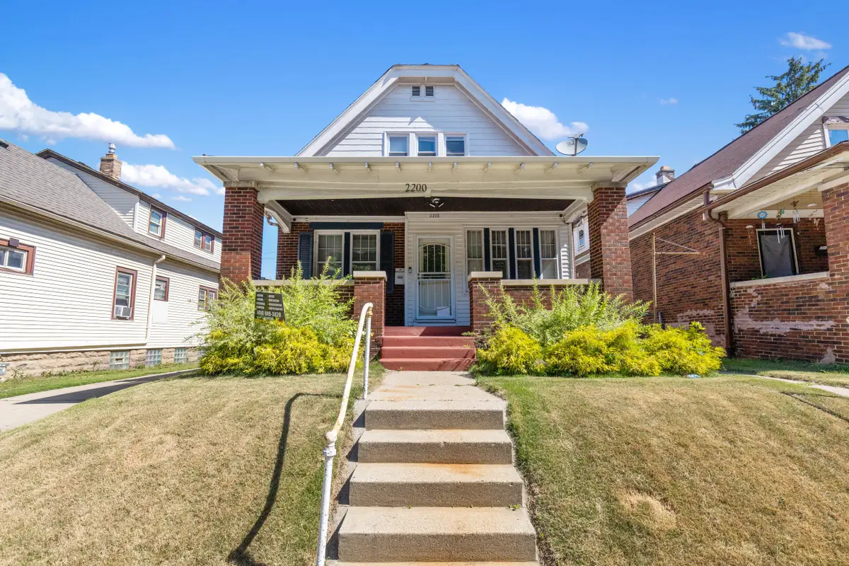 2200 W Lincoln Ave, Milwaukee, WI 53215 - #1