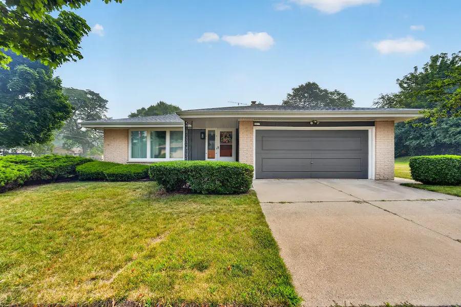 1217 Fairway Dr, Racine, WI 53405 - #2