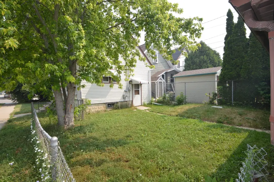1235 Monroe Ave, South Milwaukee, WI 53172 - #3