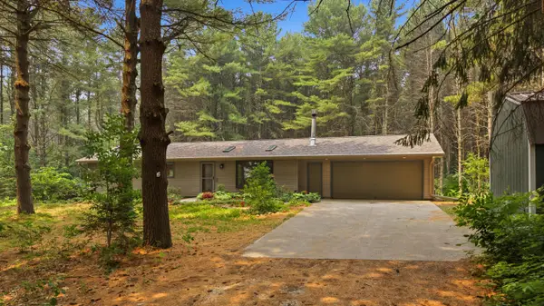 N1822 Nuestro Dr, Holland, WI 53070