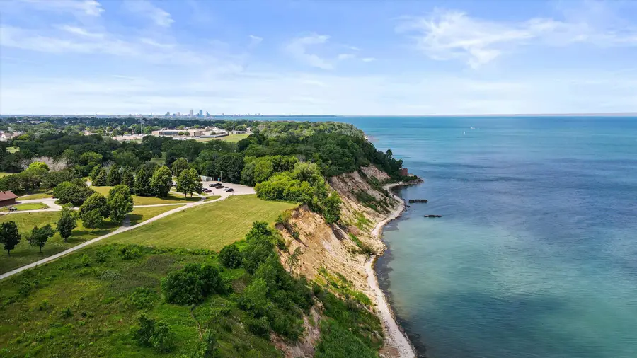 3750 E Barnard Ave, Cudahy, WI 53110 - #3