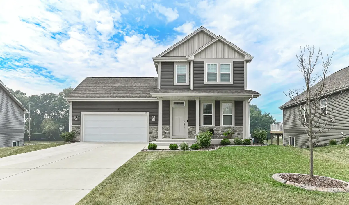 920 Foxwalk Dr, Waterford, WI 53185 - #1