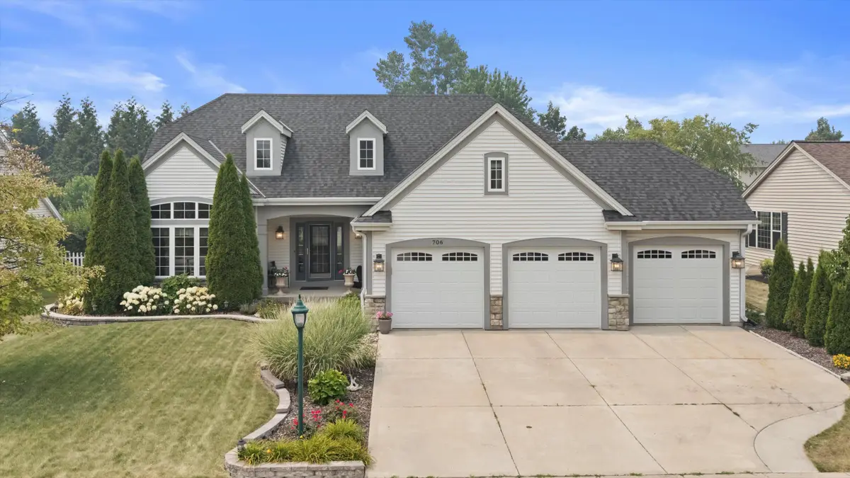 706 Bass Dr, Waterford, WI 53185 - #1