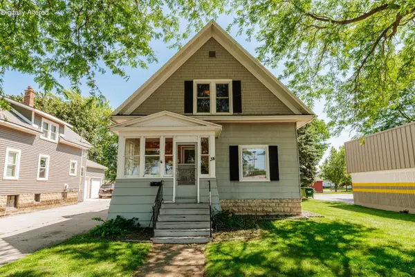 34 W Scott St, Fond Du Lac, WI 54937