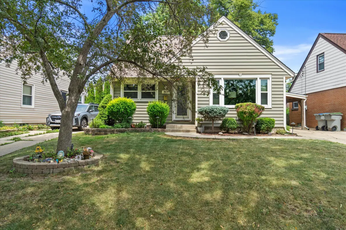 4628 W Fillmore Dr, Milwaukee, WI 53219 - #1
