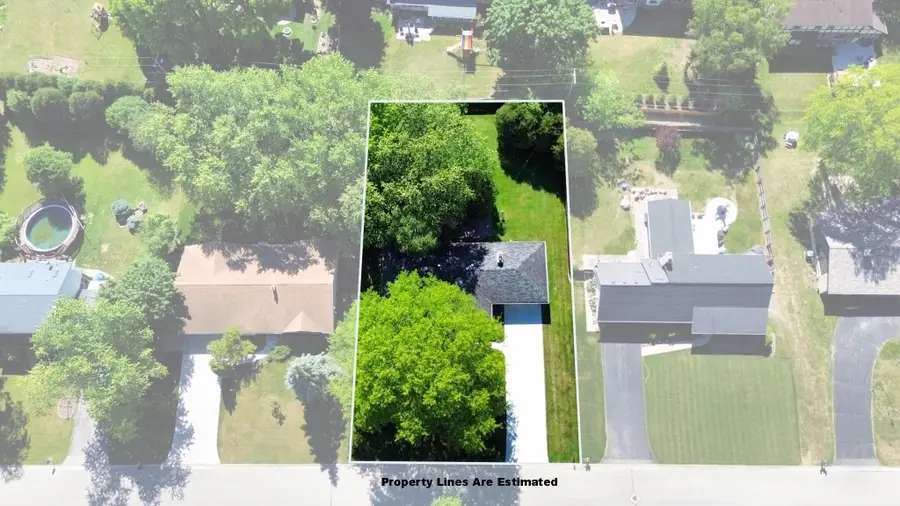 521 Alta Loma Dr, Thiensville, WI 53092 - #2