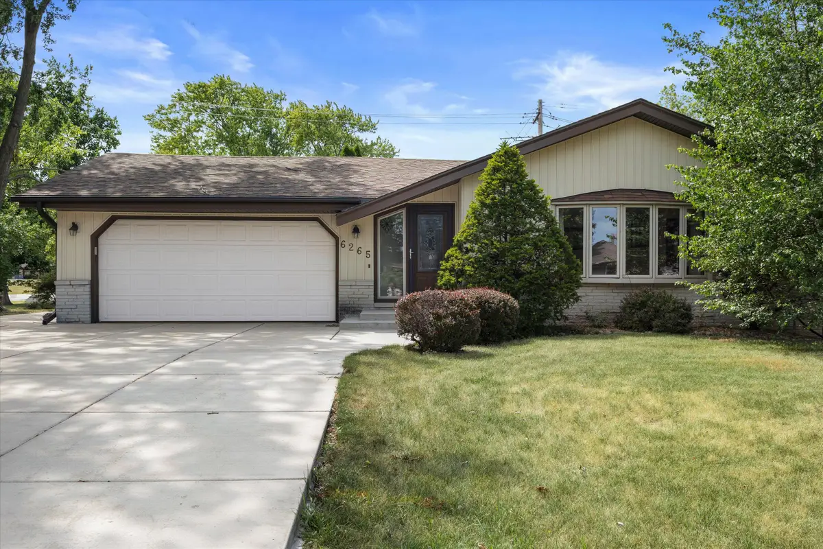 6265 S 38th St, Greenfield, WI 53221 - #1