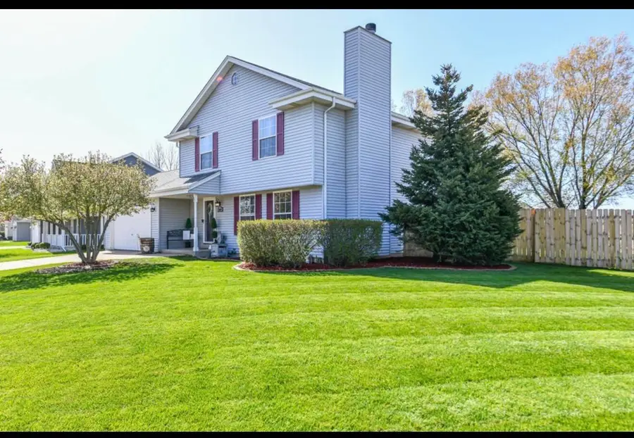 8609 Fox Haven Chase St, Sturtevant, WI 53177 - #3
