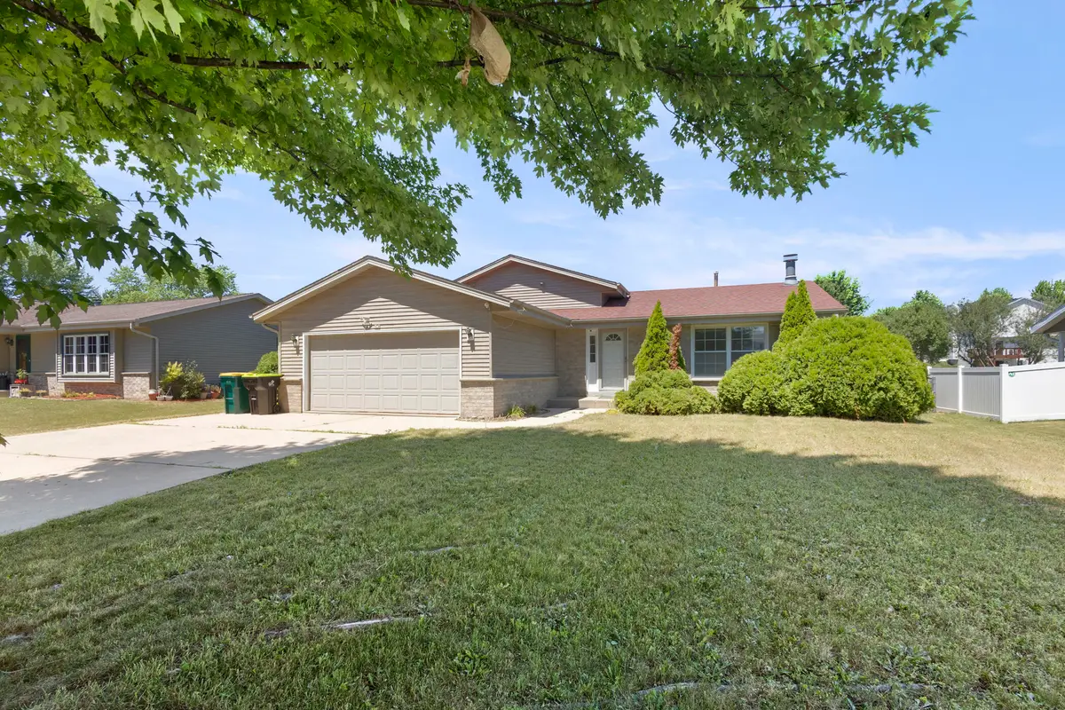 850 E Drexel Ave, Oak Creek, WI 53154 - #1