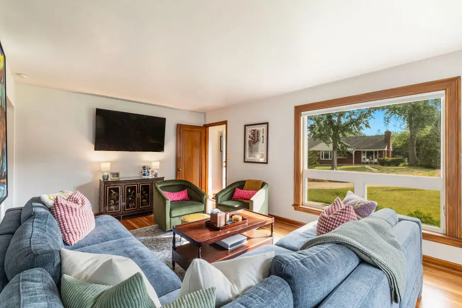 5655 N Paradise Ln, Glendale, WI 53209 - #2