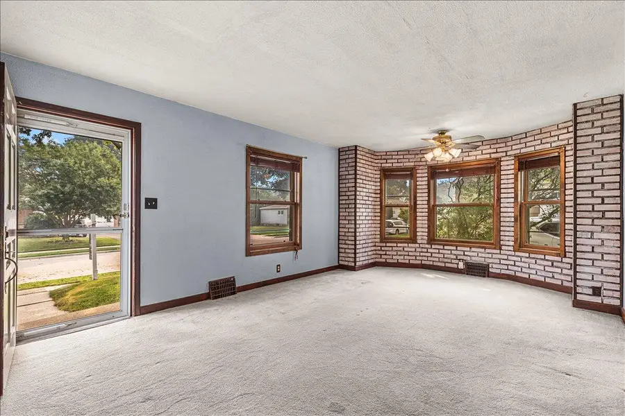 608 Pennsylvania Ave, West Bend, WI 53095 - #3