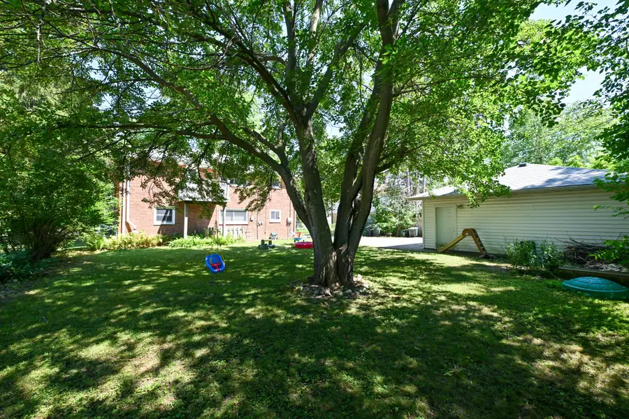 1531 N 116th St, Wauwatosa, WI 53226 - #2