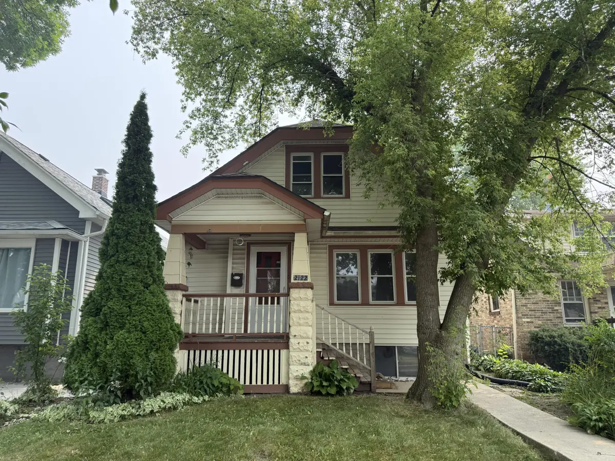 2122 S 77th St, West Allis, WI 53219 - #1