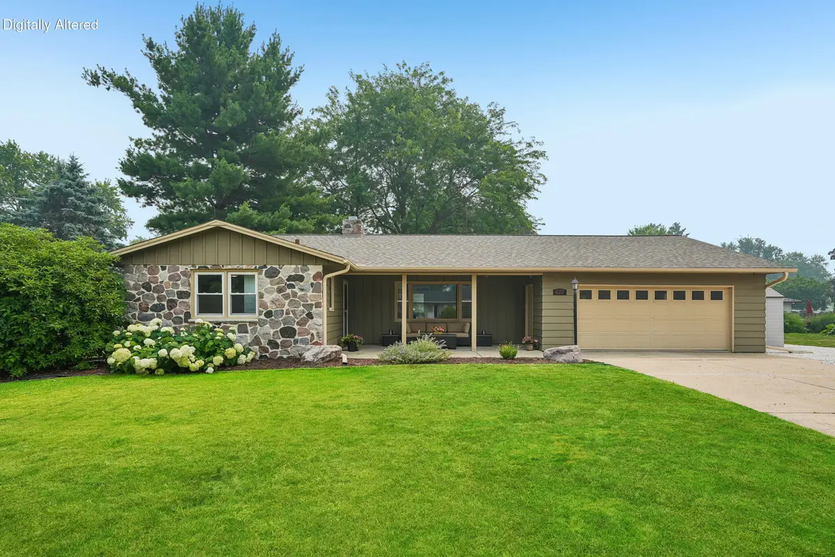 677 Tulip Ct, Oconomowoc, WI 53066 - #1