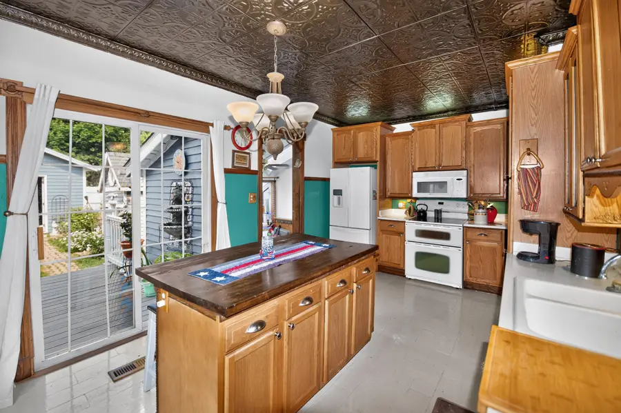 3463 N Bartlett Ave, Milwaukee, WI 53211 - #3