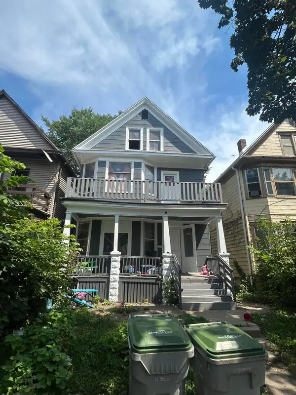 1912 W Rogers St, Milwaukee, WI 53204