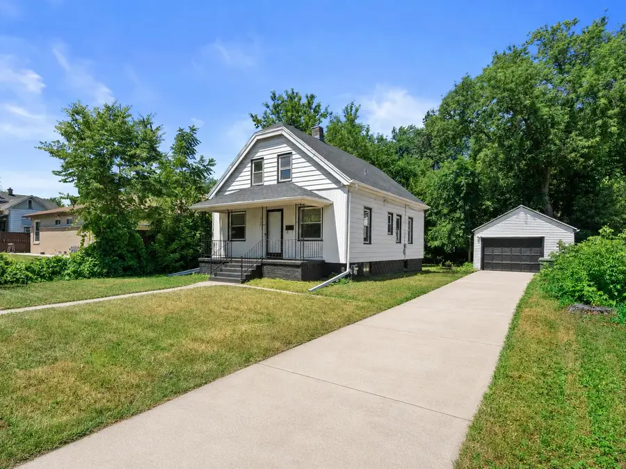4726 W Eggert Pl, Milwaukee, WI 53218 - #2