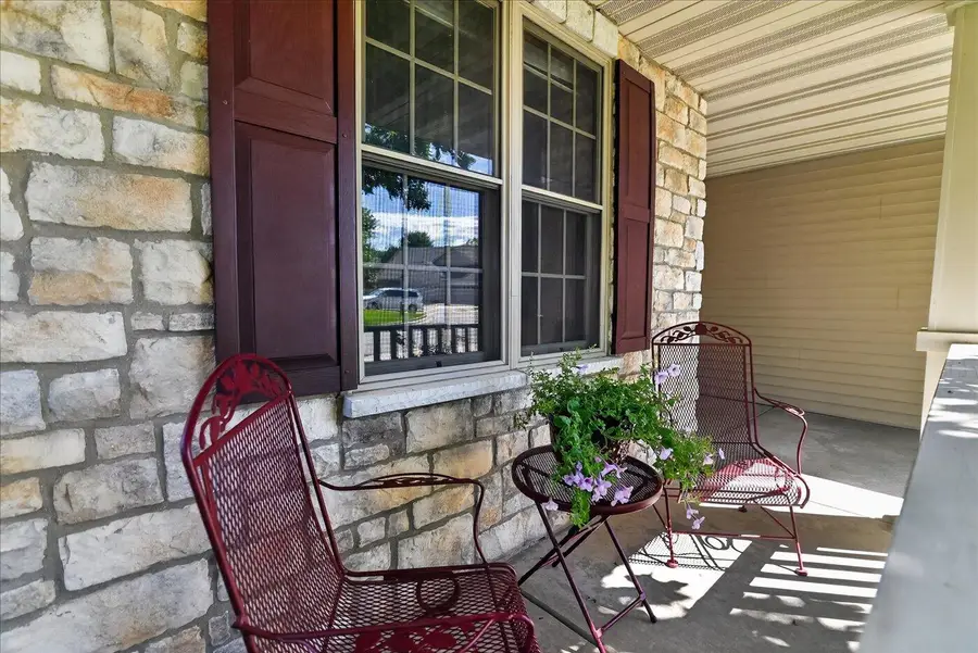 8 Peregrine Ct, Madison, WI 53593 - #3