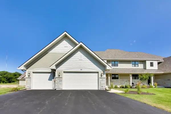 713 Greenview Cir, Geneva, WI 53147