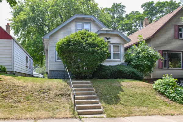 1901 E Hillcrest Ave, Milwaukee, WI 53207