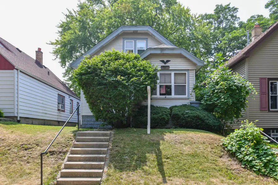 1901 E Hillcrest Ave, Milwaukee, WI 53207 - #2