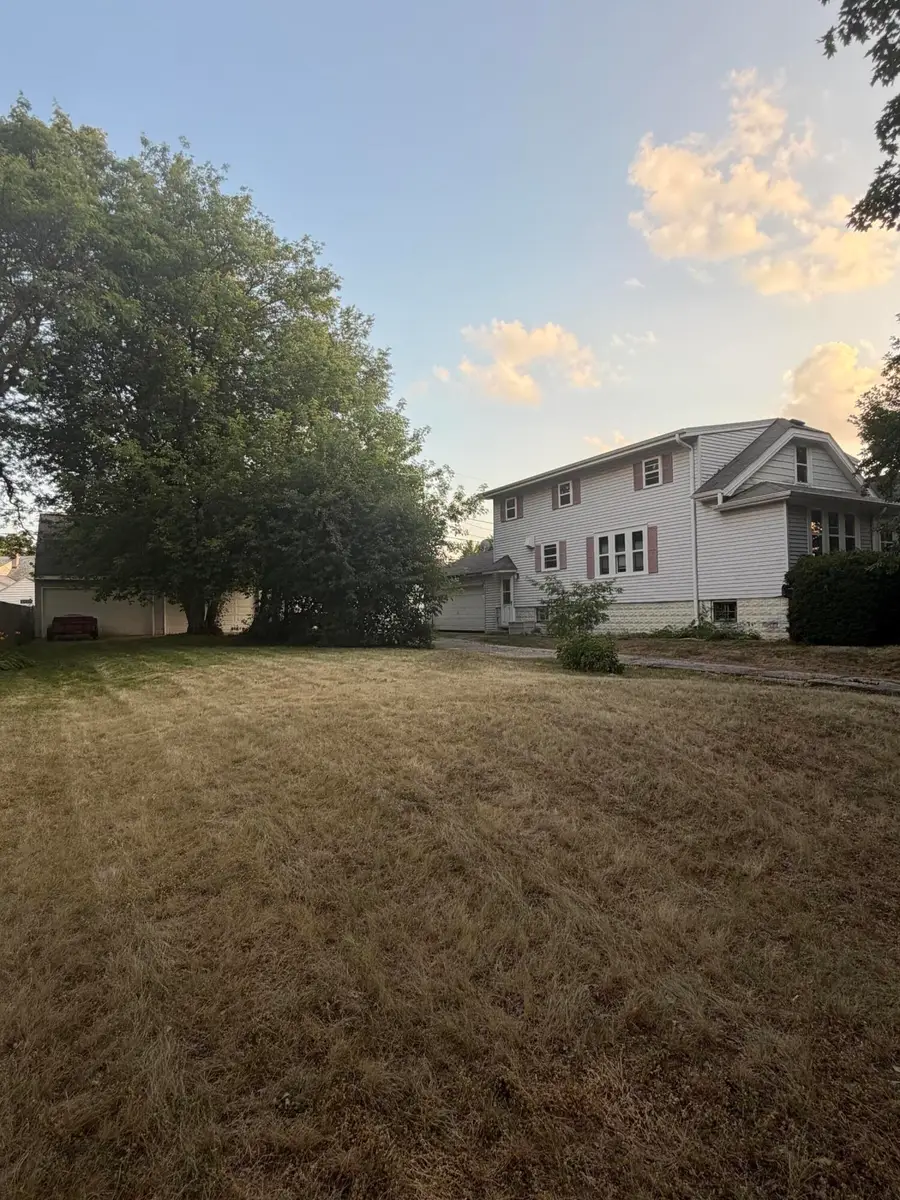 1331 E Saveland Ave, Milwaukee, WI 53207 - #2