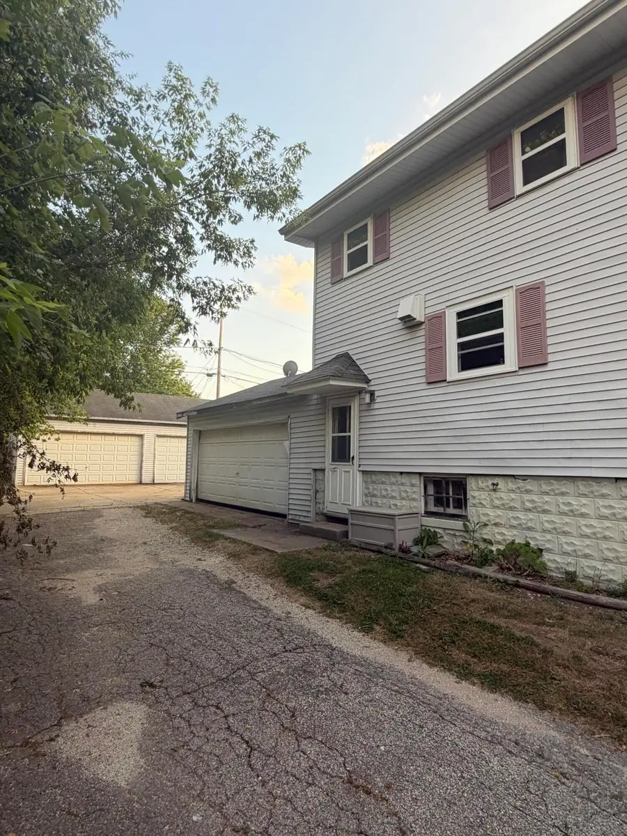 1331 E Saveland Ave, Milwaukee, WI 53207 - #3