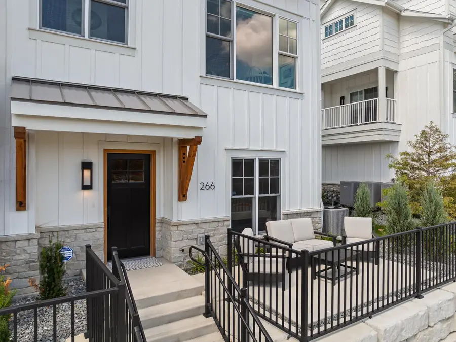 266 High St, Fontana, WI 53125 - #2